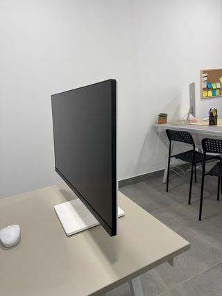 Monitor LG Negro y Blanco