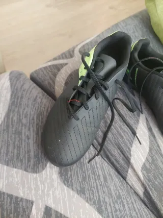 Botas de fútbol negras y verdes n 38