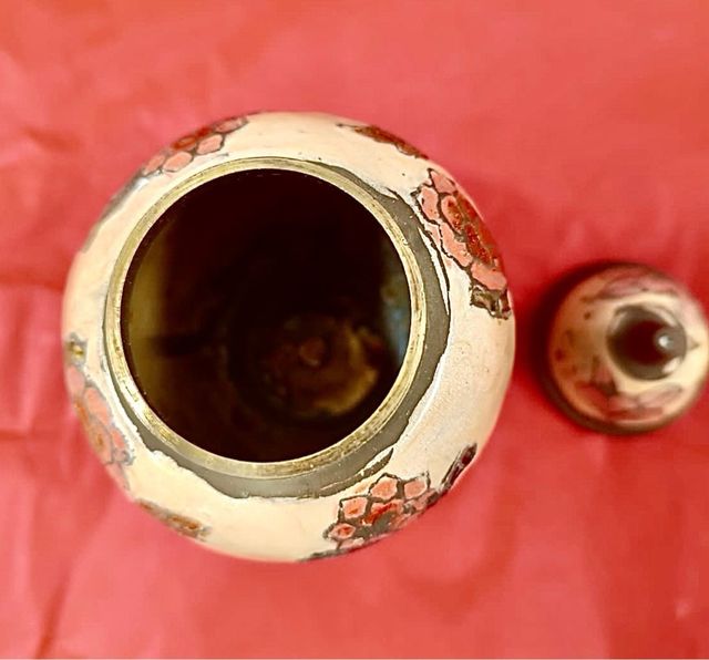 Tibor y cesta decorada de India