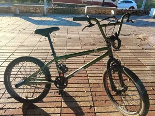 BMX verde - ruedas de 20"- en perfecto estado