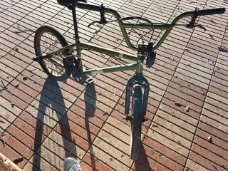 BMX verde - ruedas de 20"- en perfecto estado