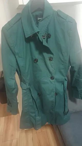 Gabardina Stradivarius verde