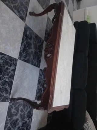 Mesa de centro de madera y mármol