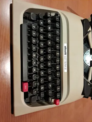 Máquina de escribir Olivetti Lettera 12