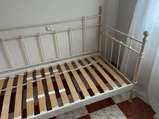 Cama individual metálica blanca o negra