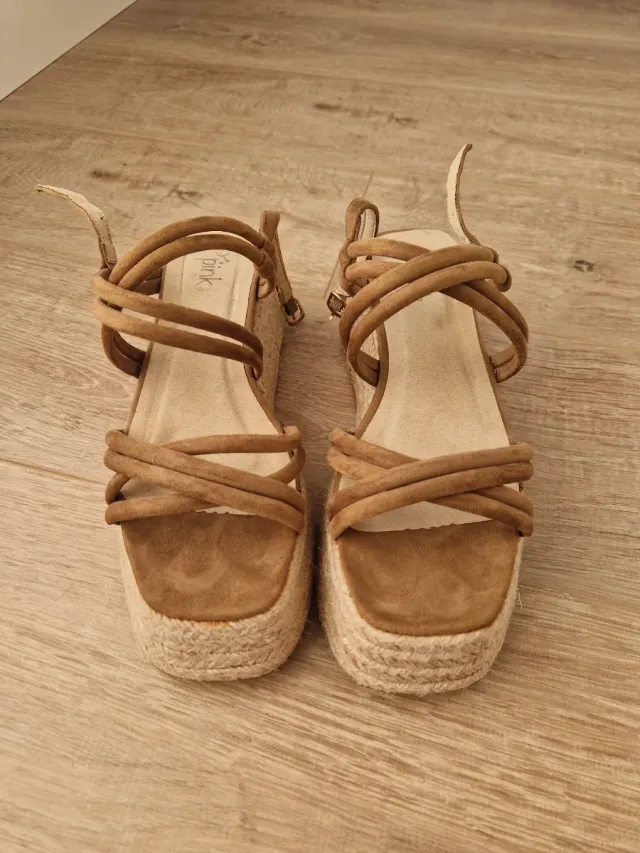 Sandalias de plataforma/cuña con tiras marrón