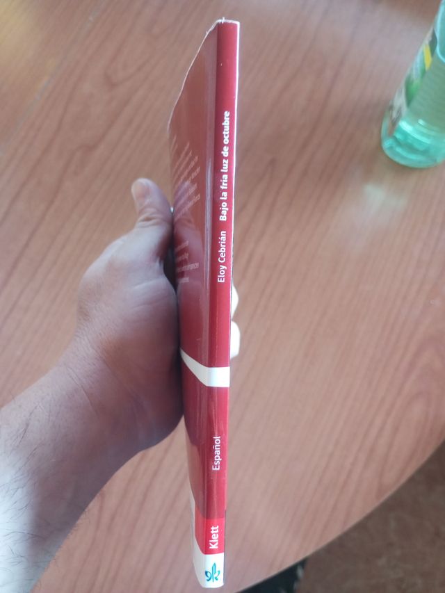 Bajo la fría luz de octubre: Lektüre