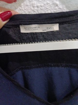 Camiseta fina azul y negra