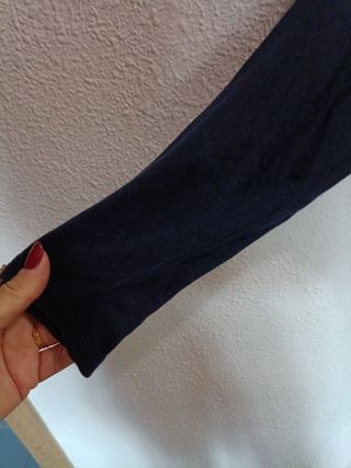 Camiseta fina azul y negra