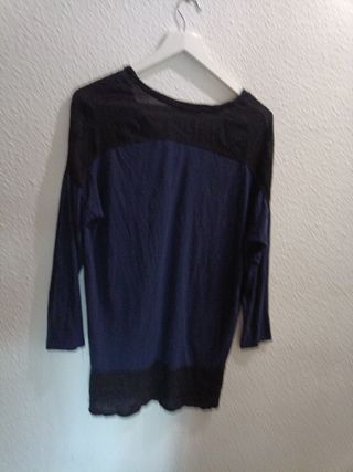 Camiseta fina azul y negra