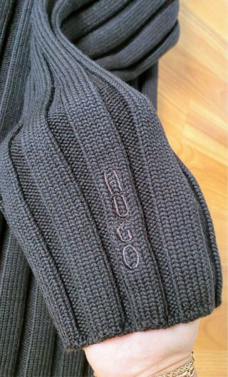 Jersey Hugo Boss cuello alto marrón oscuro