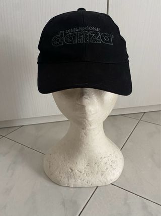 Cappello Dimensione Danza nero con strass
