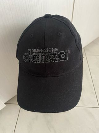 Cappello Dimensione Danza nero con strass