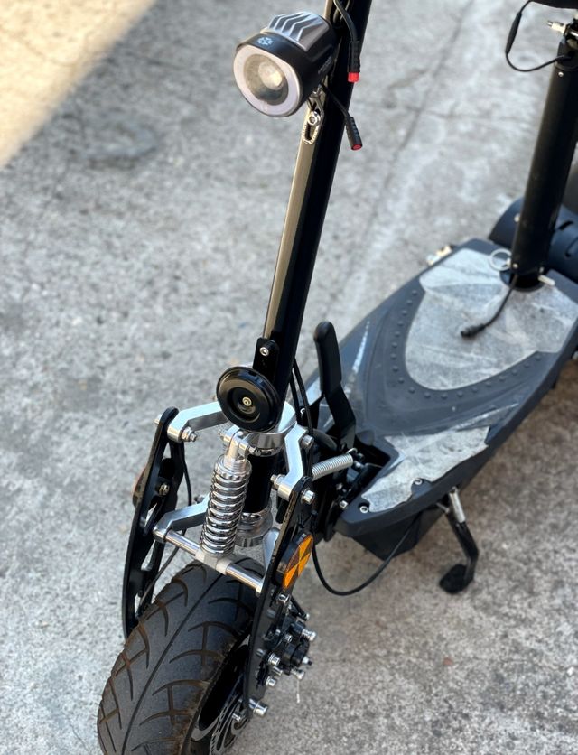 Patinete eléctrico con sillín