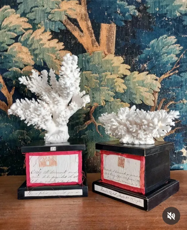 Peana de madera antigua