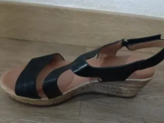 Sandalias cuña negras