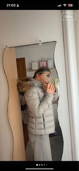 Abrigo Jott gris con capucha de pelo