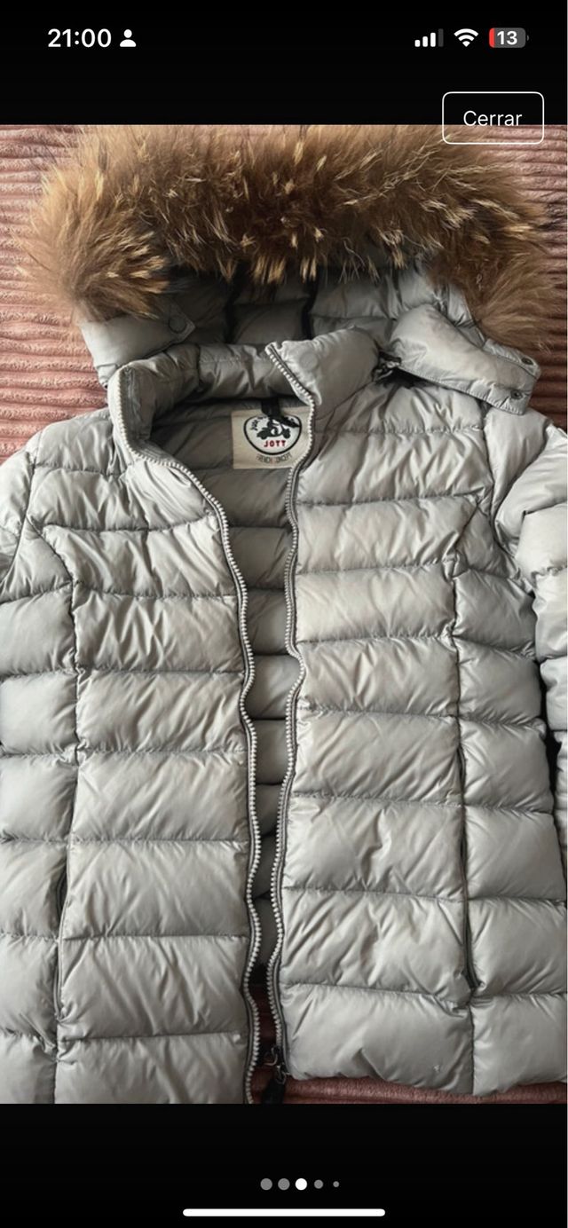 Abrigo Jott gris con capucha de pelo