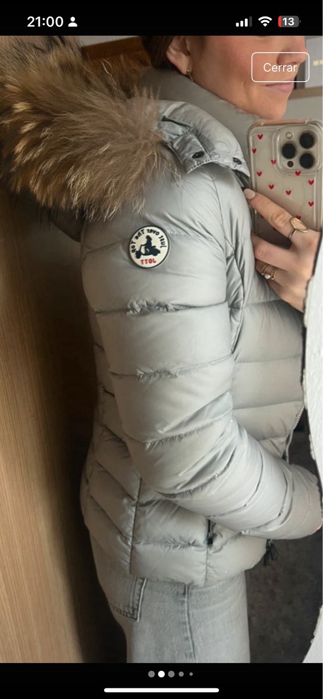 Abrigo Jott gris con capucha de pelo