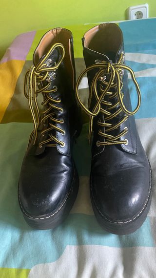 Botas de cordones negras