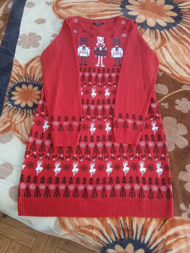 Vestido rojo con estampado de cascanueces