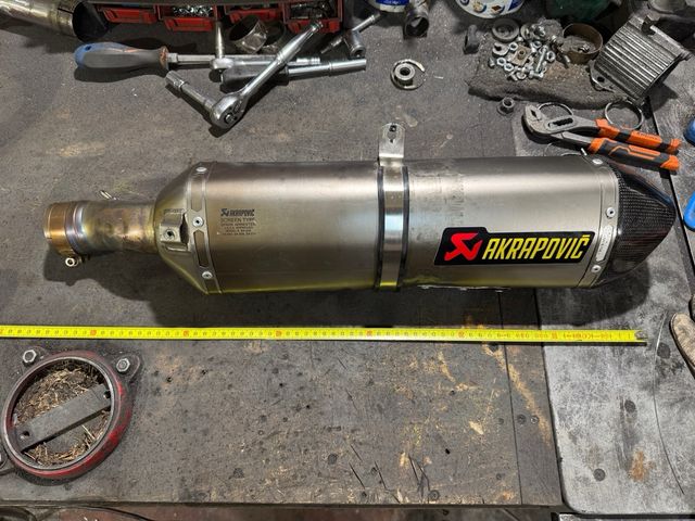 Escape Akrapovic Titano