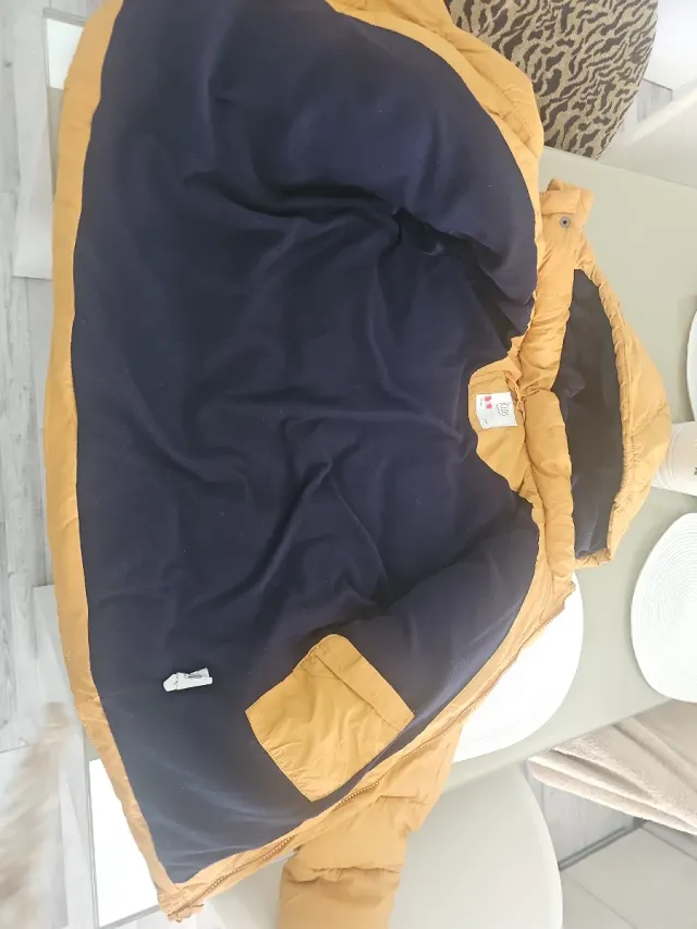 Chaqueta de invierno amarilla