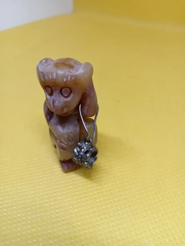 Amuleto mono antiguo piedra jade