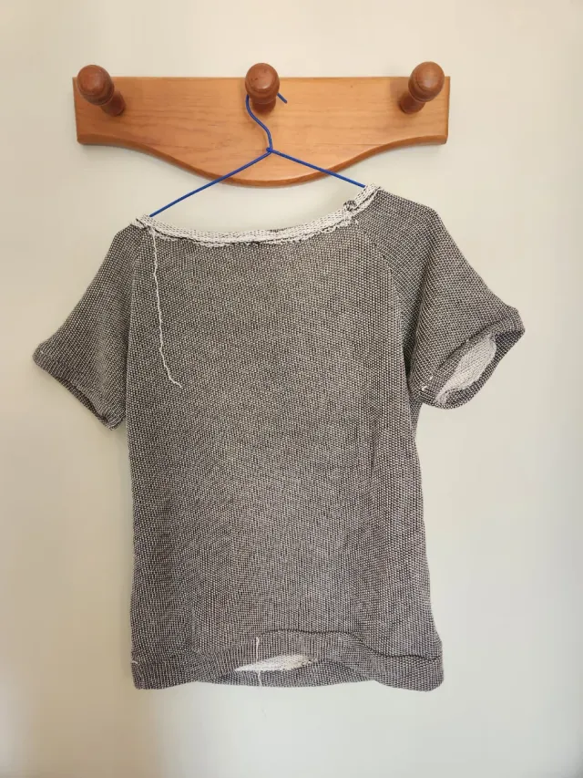 Camiseta Tres Cool gris y rosa