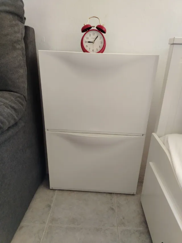 Mueble blanco para zapatos o almacenamiento