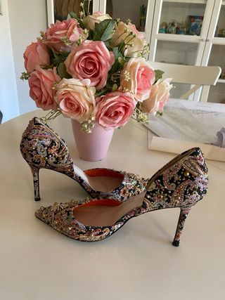 Zapatos Colour Charme Tacón Estampado Pedrería