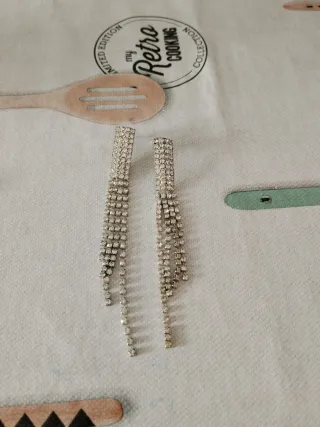 Pendientes largos fiesta brillantes Sin marca