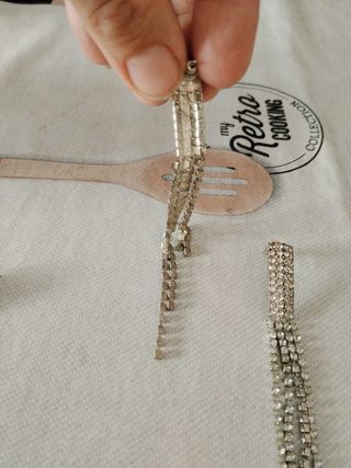 Pendientes largos fiesta brillantes Sin marca