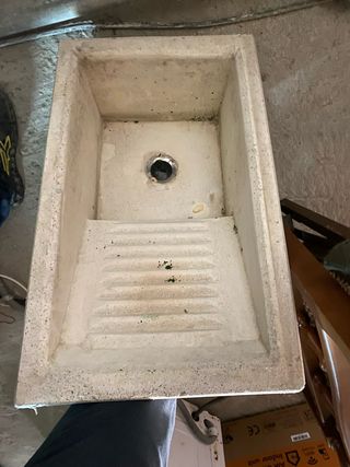 Pila de lavadero de cemento armario