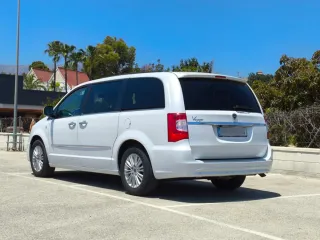 Lancia Voyager 2012