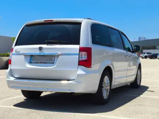Lancia Voyager 2012