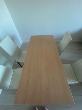 Mesa de estudio de madera y metal