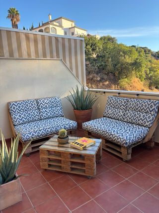 Set Sofás de Palets y Mesa Centro