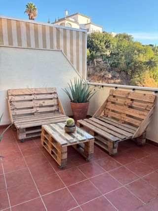 Set Sofás de Palets y Mesa Centro