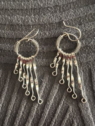 Pendientes largos plateados con aro