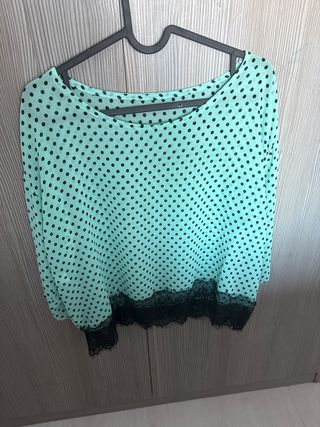 Blusa de lunares verde y negro