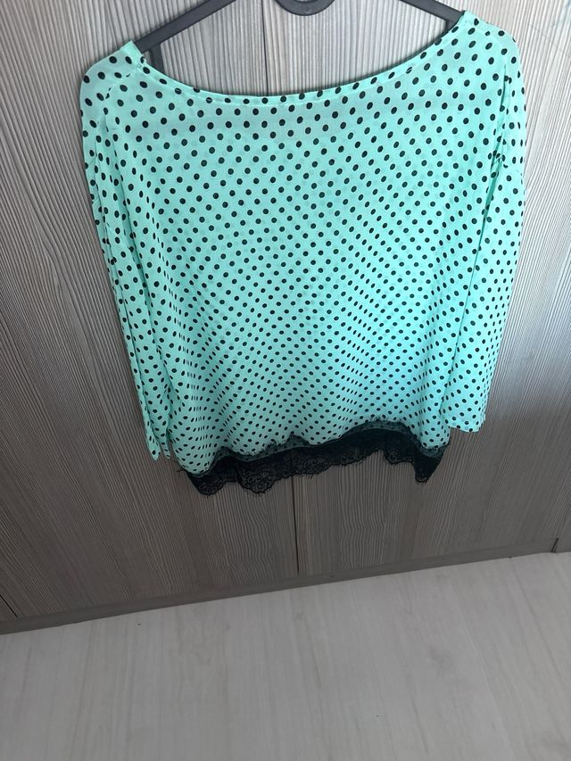 Blusa de lunares verde y negro