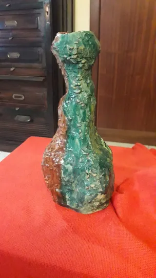 Vaso/scultura in ceramica surrealista, anni '70