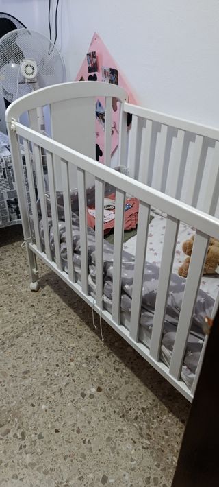Cuna blanca para bebé