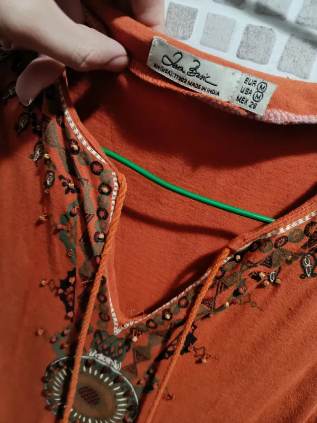 Camiseta Zara con bordado