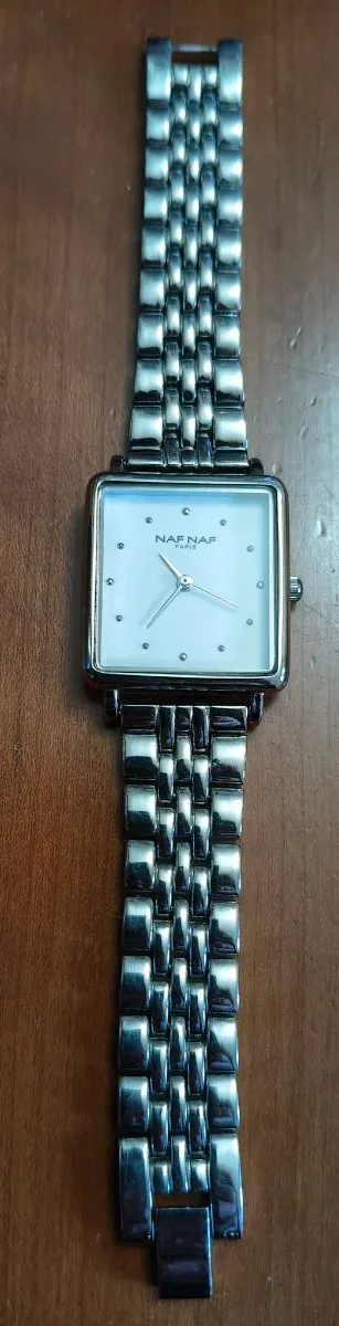 Reloj Naf Naf plateado y blanco