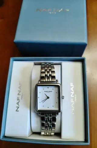 Reloj Naf Naf plateado y blanco