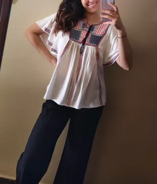Blusa blanca bordada