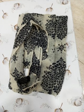 Pañuelo Victorio & Lucchino Beige/Negro