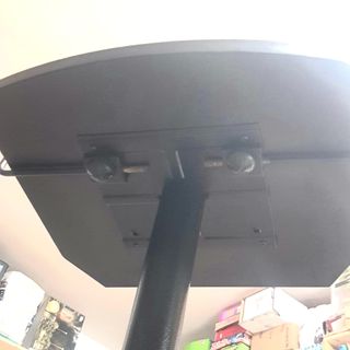 Soporte negro para mesa